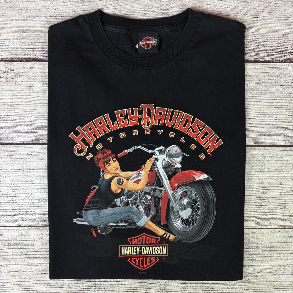 Harley Davidson Motorcycles Pin Up Girl Southaven, Mississippi T-shirt
